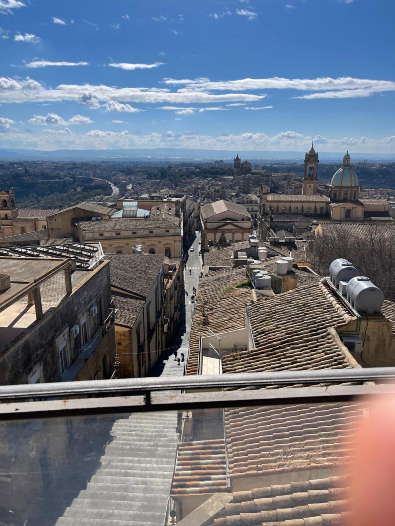 Casa Tipica Siciliana Patronale Home Bedandbreakfast Tremetrisoprailcielo Camere Con Vista, Colazione Interna In Terrazzo Panoramico Caltagirone Luaran gambar