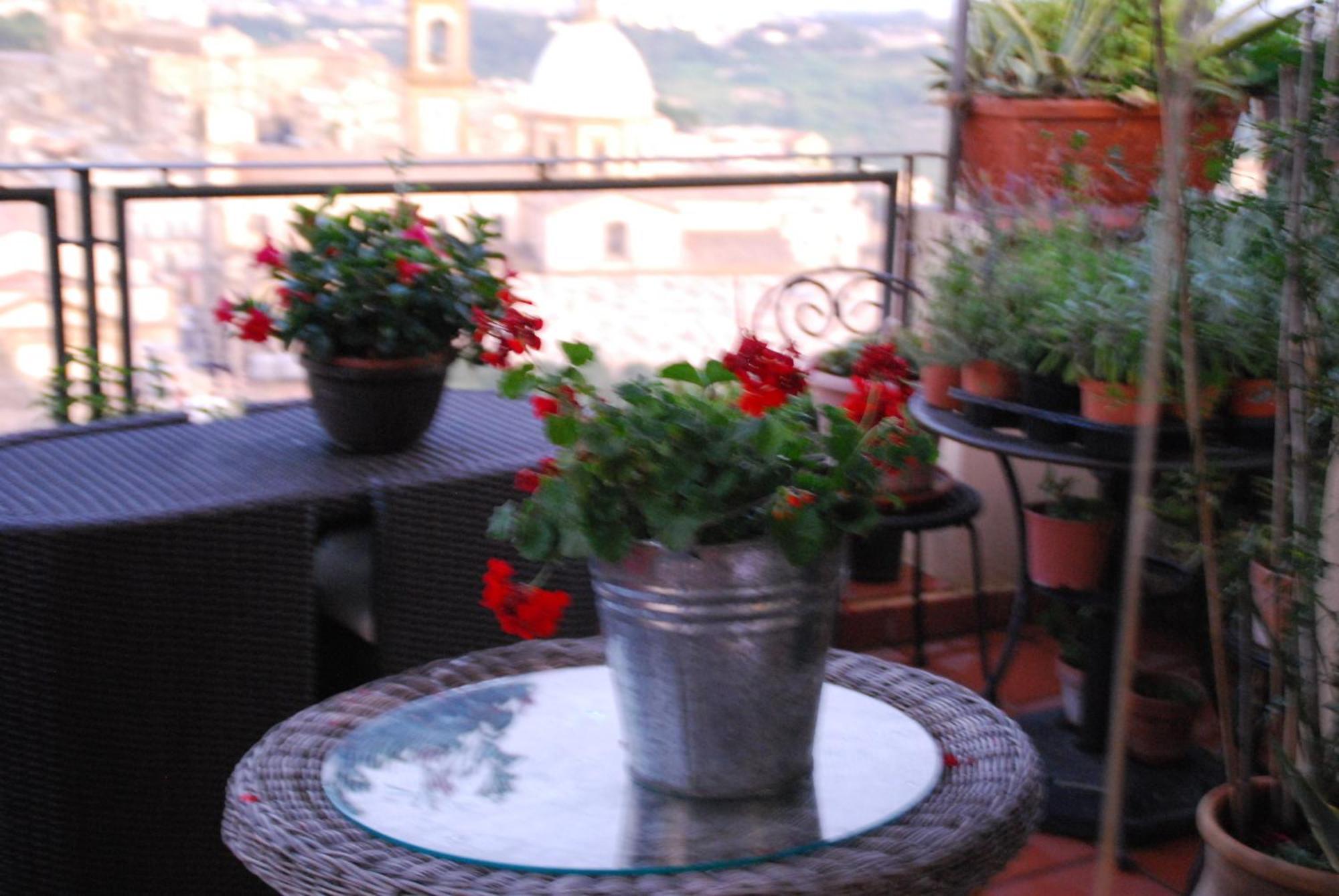 Casa Tipica Siciliana Patronale Home Bedandbreakfast Tremetrisoprailcielo Camere Con Vista, Colazione Interna In Terrazzo Panoramico Caltagirone Luaran gambar