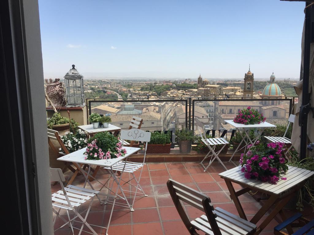 Casa Tipica Siciliana Patronale Home Bedandbreakfast Tremetrisoprailcielo Camere Con Vista, Colazione Interna In Terrazzo Panoramico Caltagirone Luaran gambar