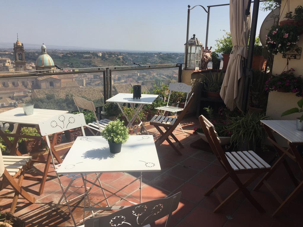 Casa Tipica Siciliana Patronale Home Bedandbreakfast Tremetrisoprailcielo Camere Con Vista, Colazione Interna In Terrazzo Panoramico Caltagirone Luaran gambar