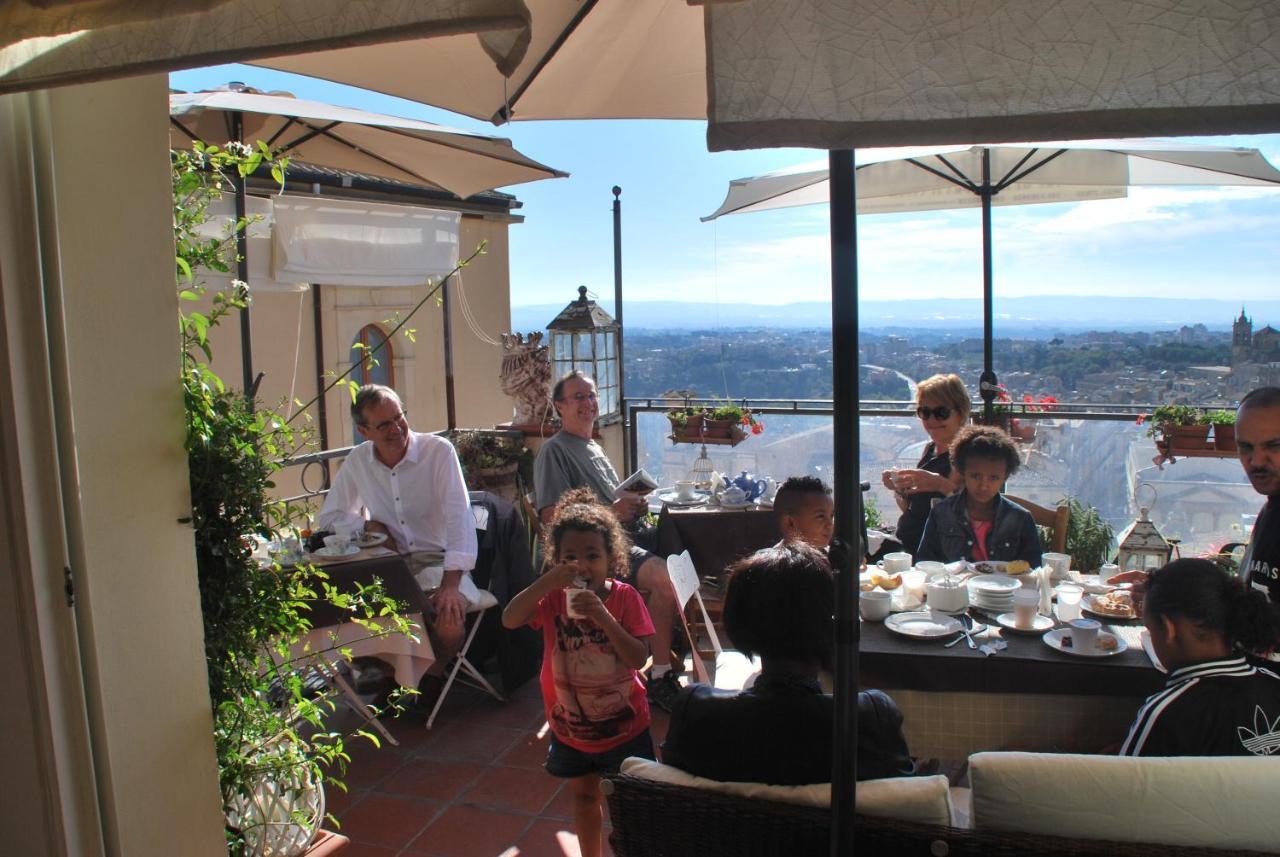 Casa Tipica Siciliana Patronale Home Bedandbreakfast Tremetrisoprailcielo Camere Con Vista, Colazione Interna In Terrazzo Panoramico Caltagirone Luaran gambar
