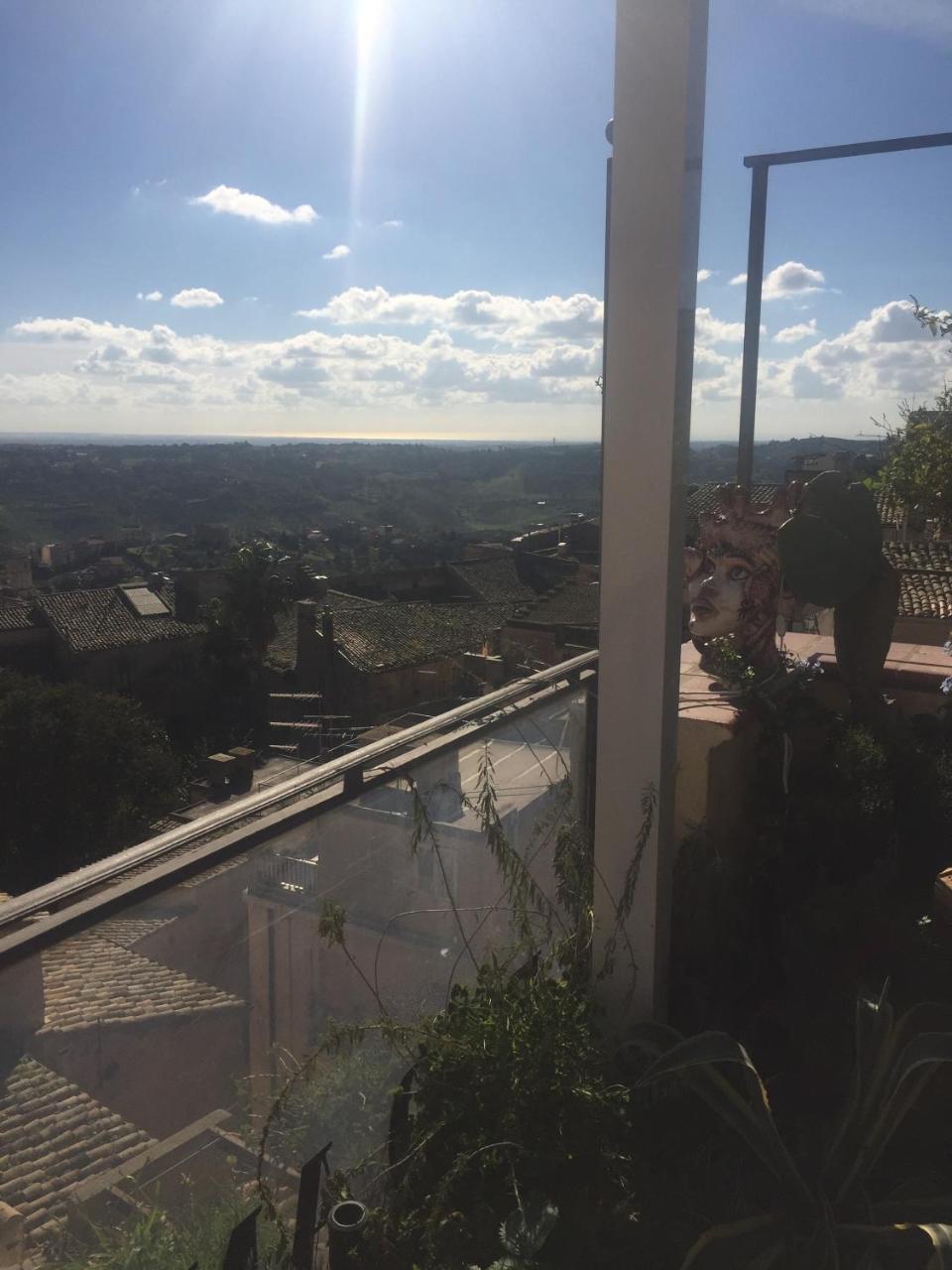 Casa Tipica Siciliana Patronale Home Bedandbreakfast Tremetrisoprailcielo Camere Con Vista, Colazione Interna In Terrazzo Panoramico Caltagirone Luaran gambar