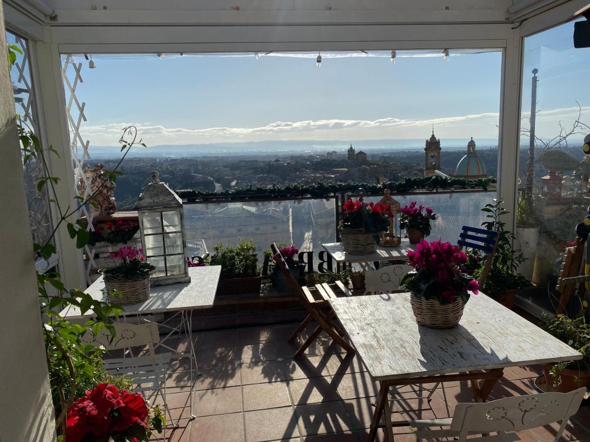 Casa Tipica Siciliana Patronale Home Bedandbreakfast Tremetrisoprailcielo Camere Con Vista, Colazione Interna In Terrazzo Panoramico Caltagirone Luaran gambar